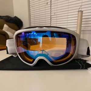 Ski/snowboard goggles